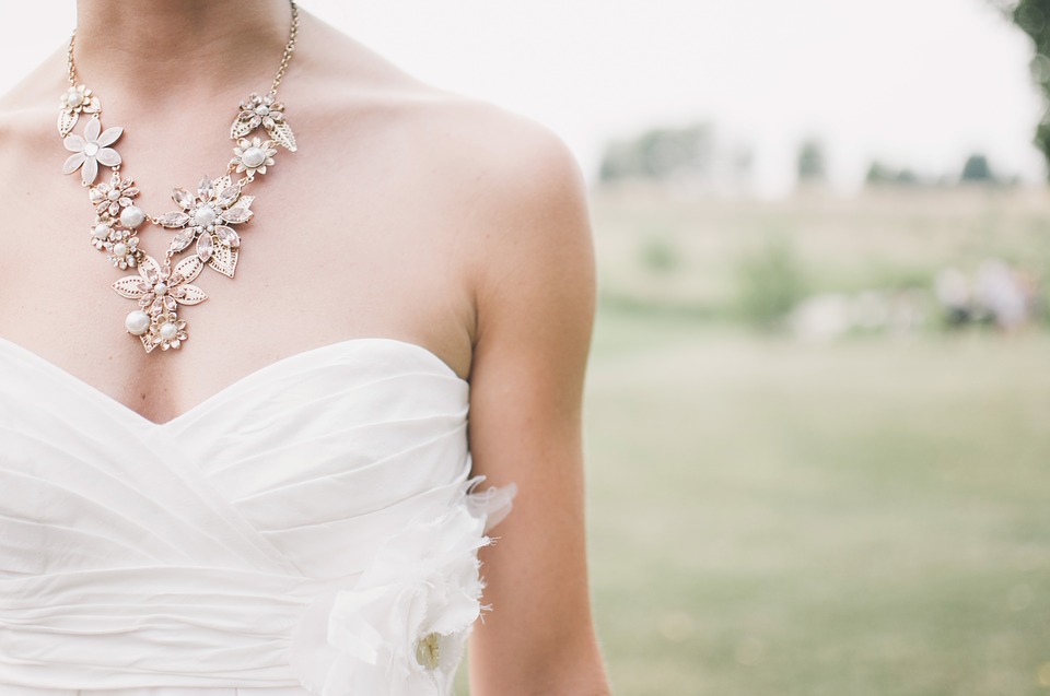 שמלות ערב לחתונה – שלוש דרכים להקל עליך את הבחירה